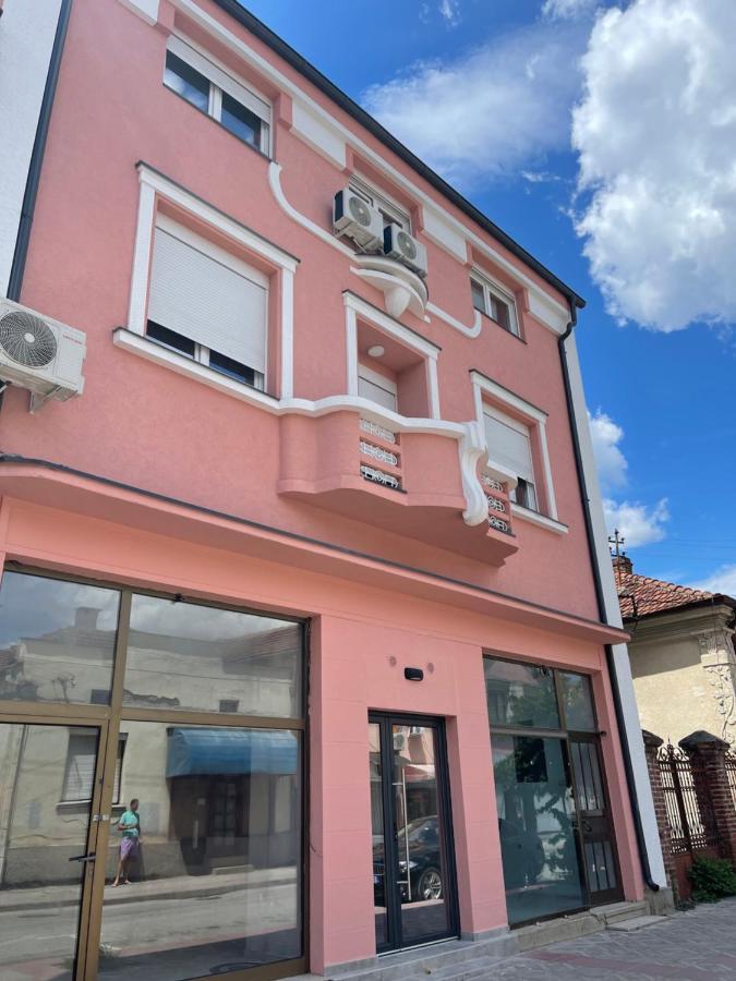 Pink House Apartments Jagodina Ngoại thất bức ảnh