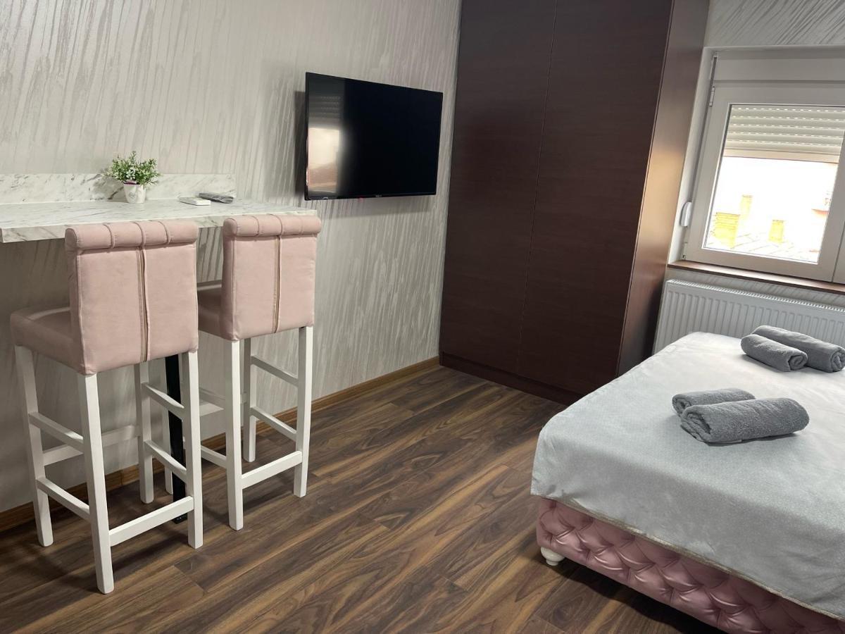 Pink House Apartments Jagodina Ngoại thất bức ảnh