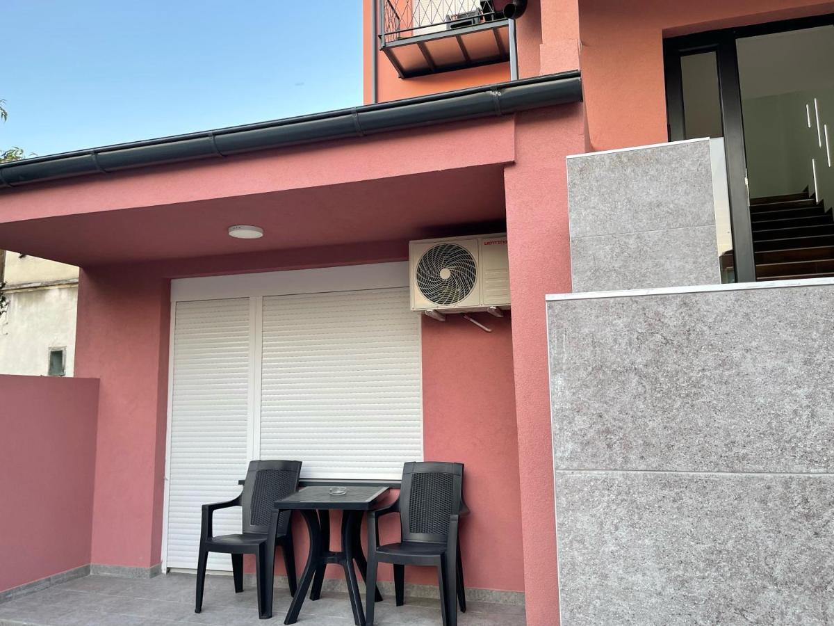 Pink House Apartments Jagodina Ngoại thất bức ảnh